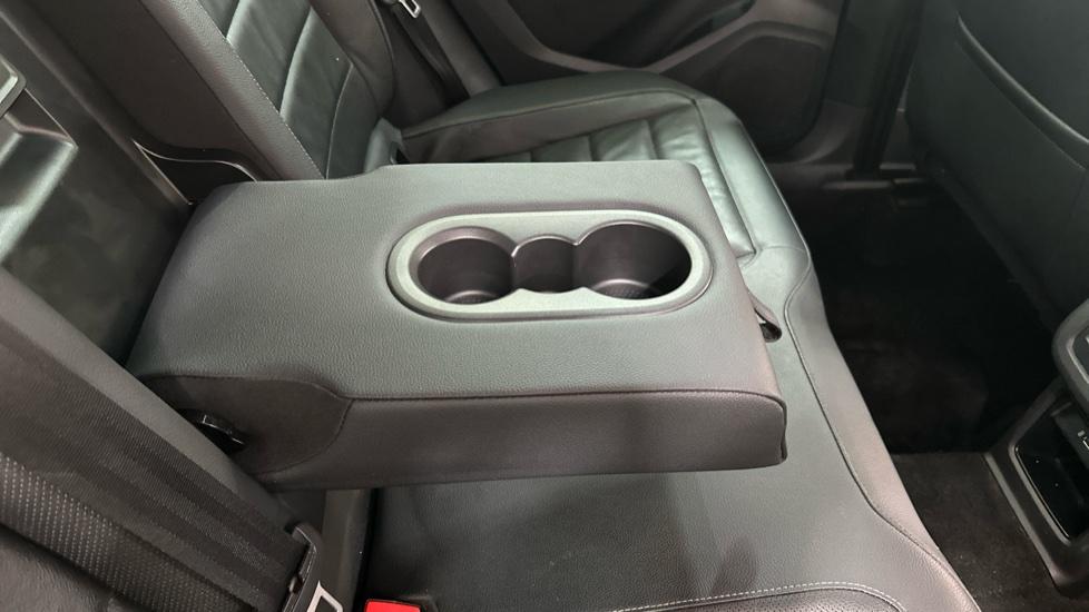 Rear Armrest/ Cup Holder