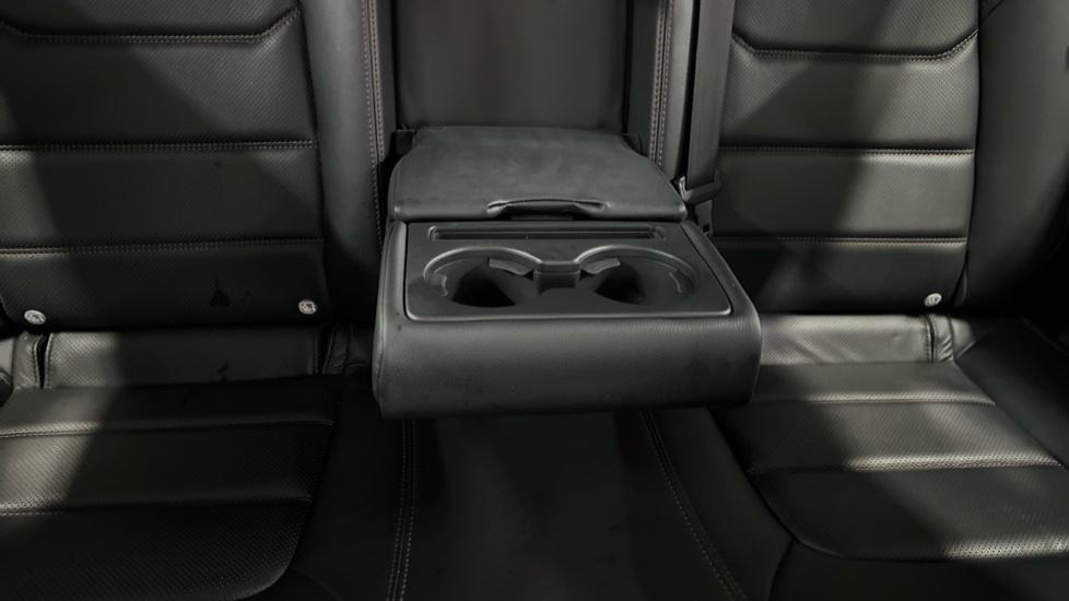 Rear Armrest/ Cup Holder