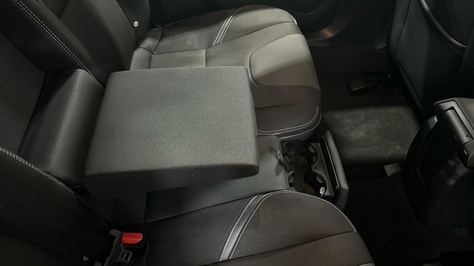 Rear Armrest/ Cup Holder