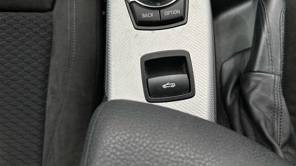 Convertible roof button 