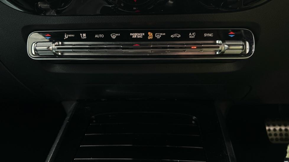 Dual Climate Control / Air Conditioning 