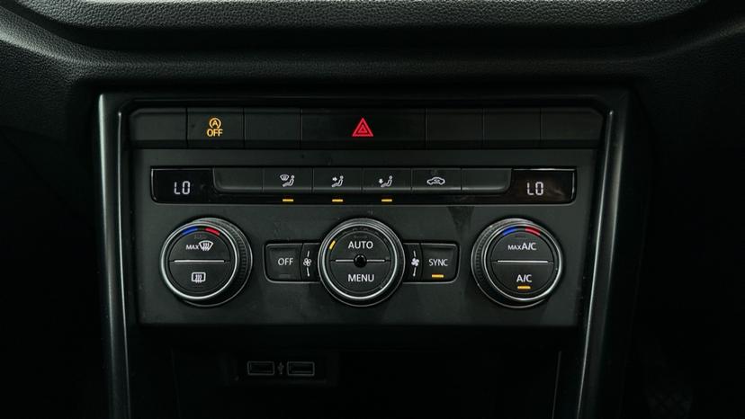 Dual Climate Control / Air Conditioning  / Auto Stop Start 