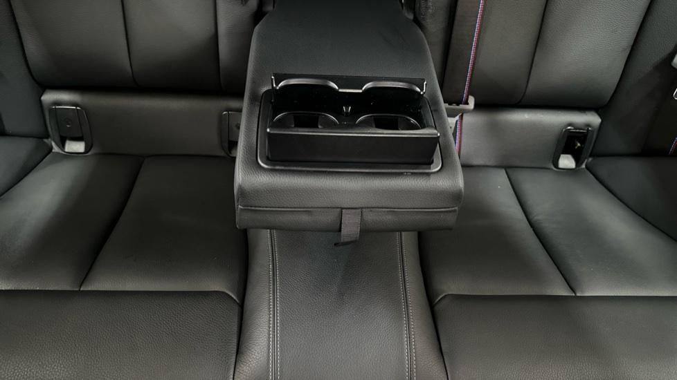 Rear Armrest/ Cup Holder