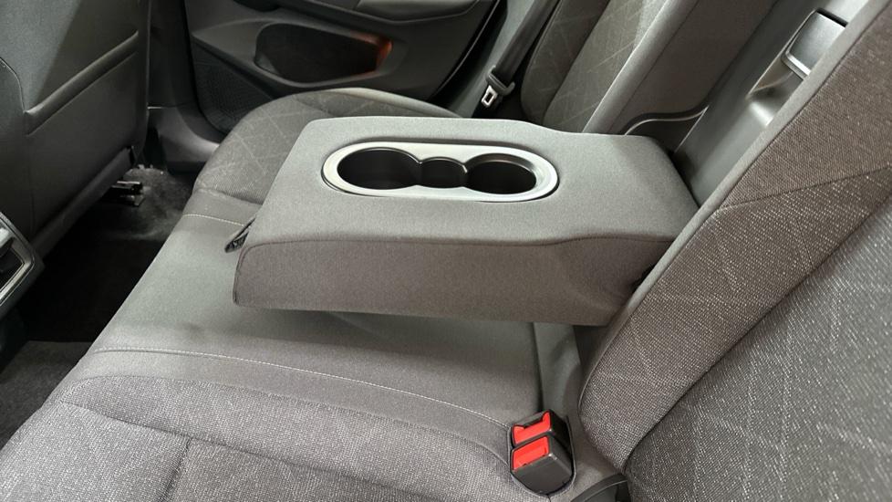 Rear Armrest/ Cup Holder