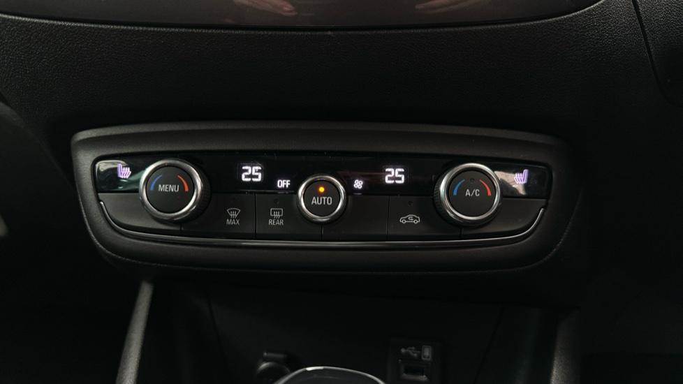 Air Conditioning / Dual Climate Control/ Heated Seats 