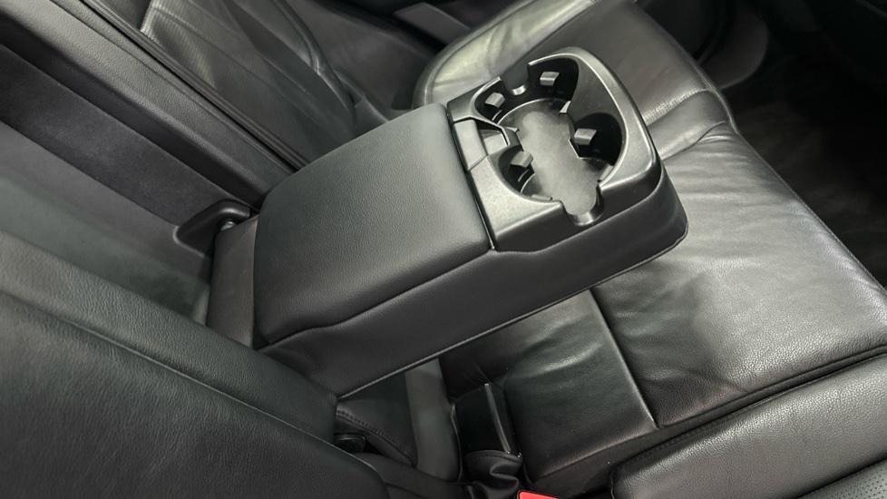 Rear Armrest/ Cup Holder