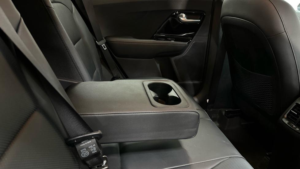 Rear Armrest/ Cup Holder