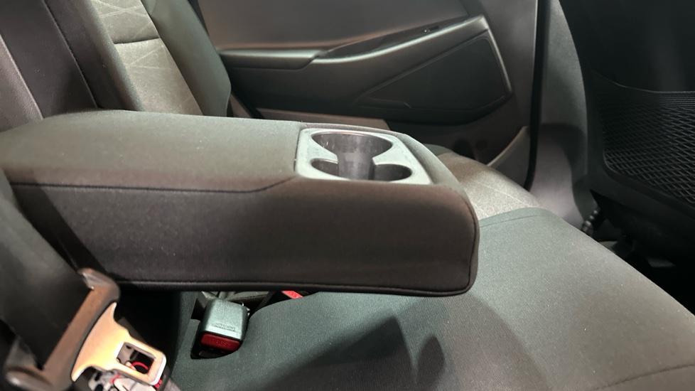 Rear Armrest/ Cup Holder