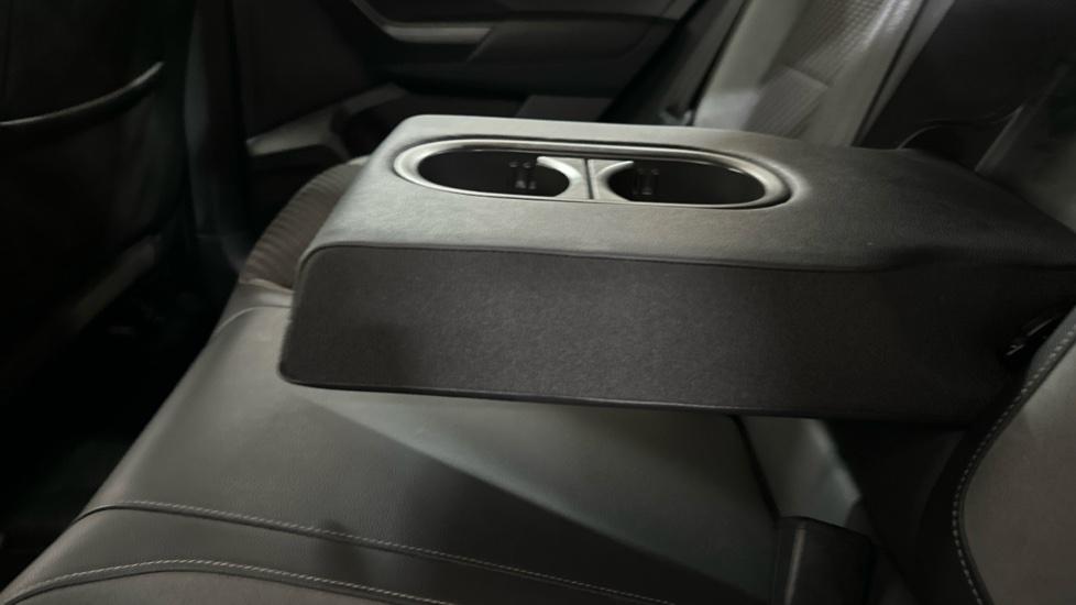 Rear Armrest/ Cup Holder