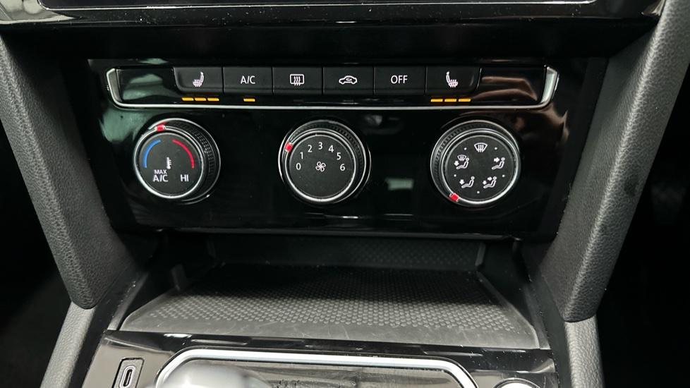 Air Conditioning  / Heated Seats 