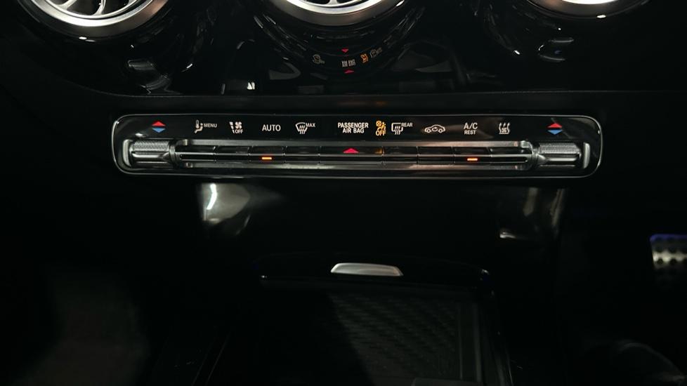 Dual Climate Control / Air Conditioning 