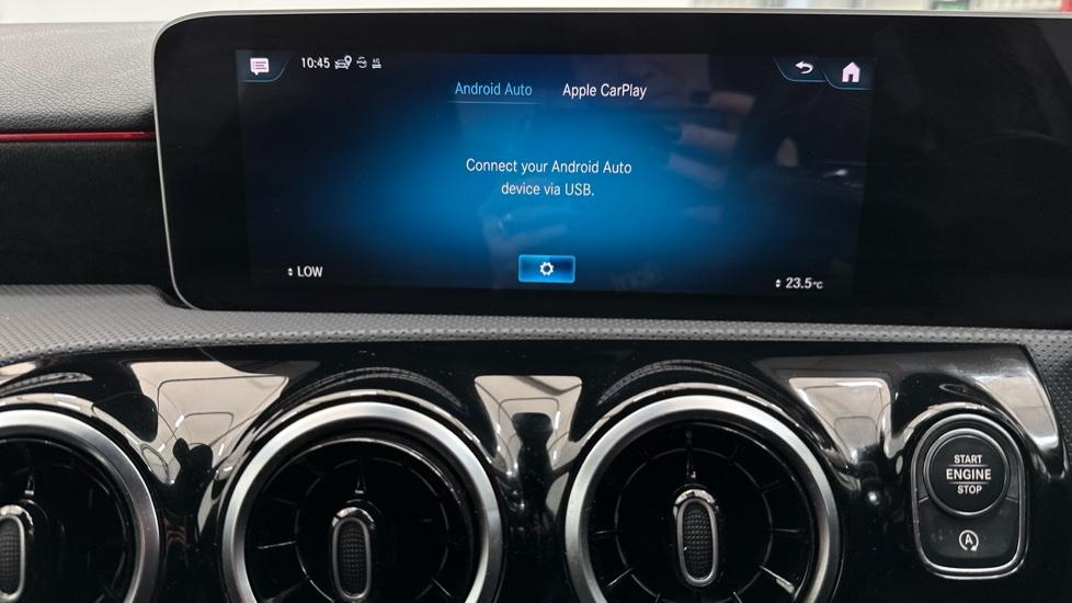 Apple Car Play & Android Auto