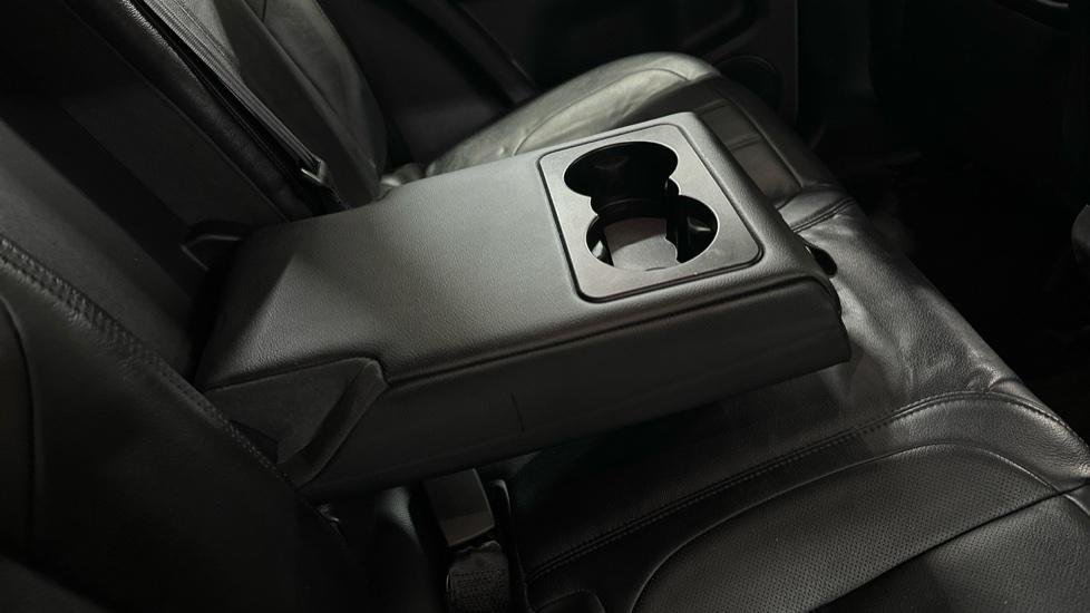 Rear Armrest/ Cup Holder