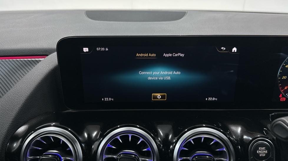 Apple Car Play & Android Auto