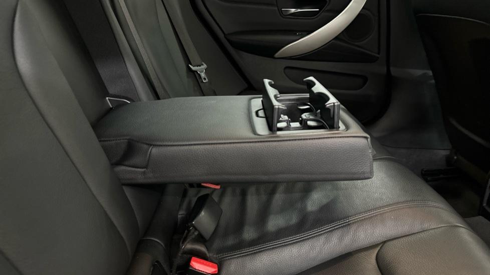 Rear Armrest/ Cup Holder