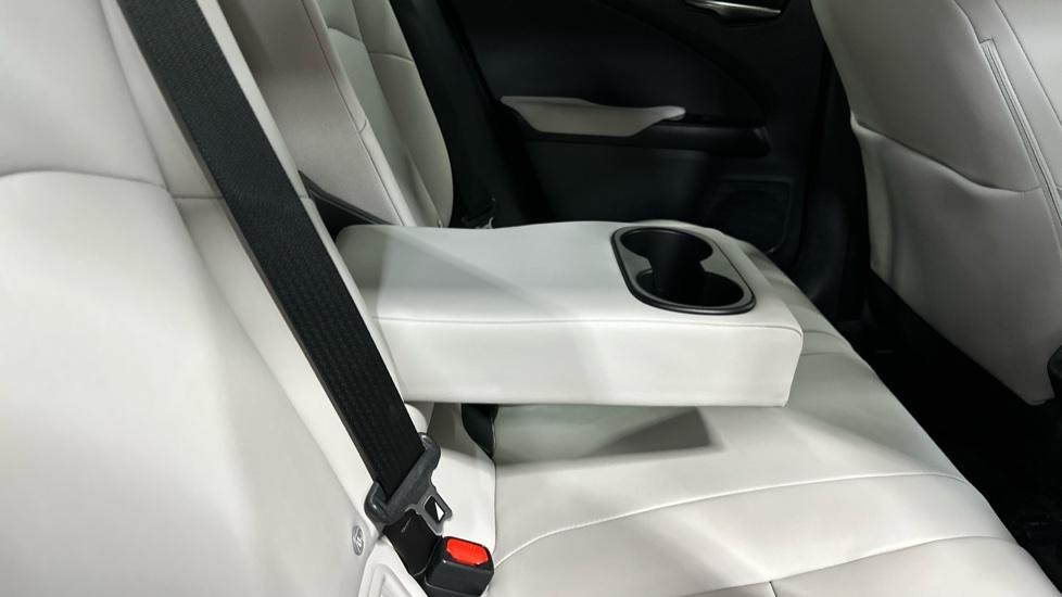 Rear Armrest/ Cup Holder