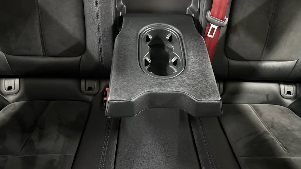 Rear Armrest/ Cup Holder