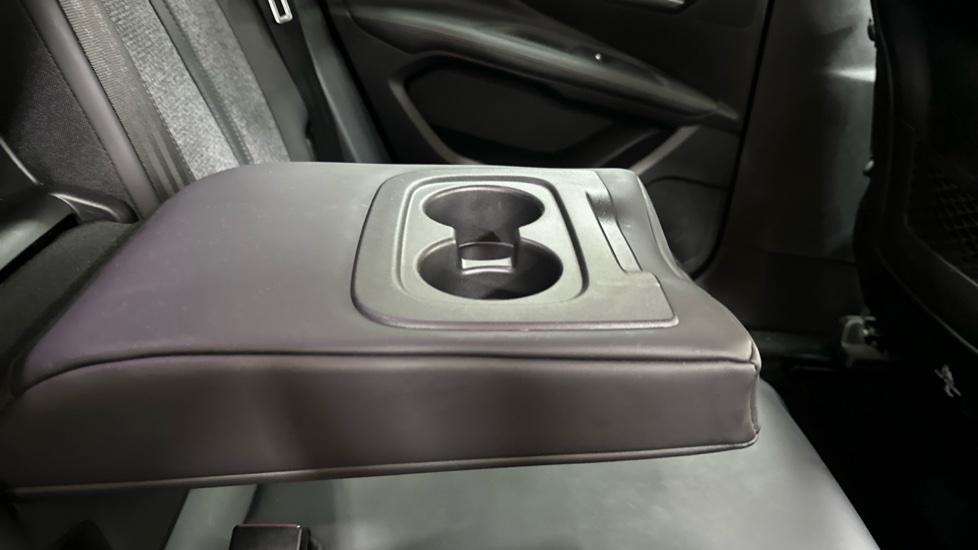 Rear Armrest/ Cup Holder