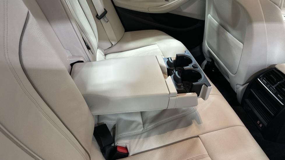 Rear Armrest/ Cup Holder