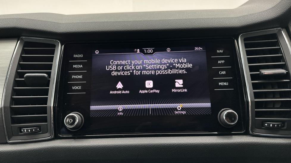 Apple Car Play & Android Auto