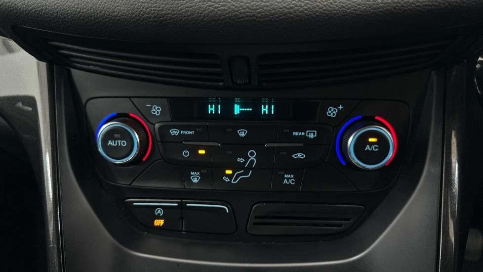 Dual Climate Control / Air Conditioning  / Auto Stop Start 