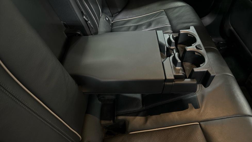 Rear Armrest/ Cup Holder