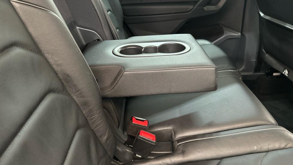 Rear Armrest/ Cup Holder