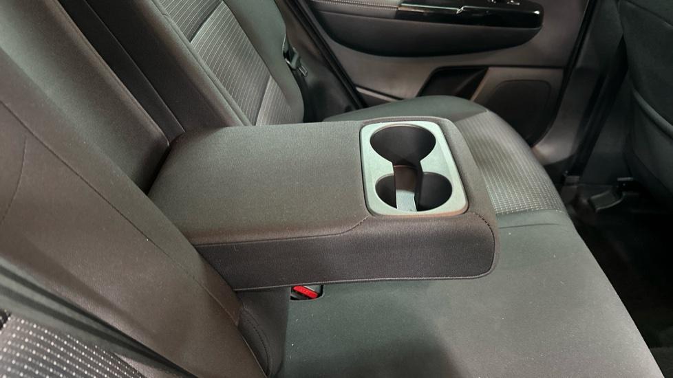 Rear Armrest/ Cup Holder