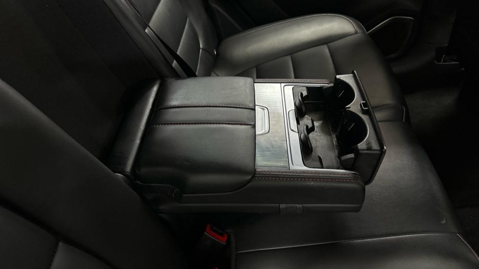 Rear Armrest/ Cup Holder