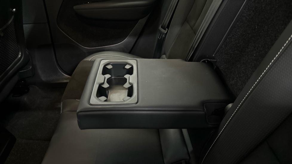 Rear Armrest/ Cup Holder