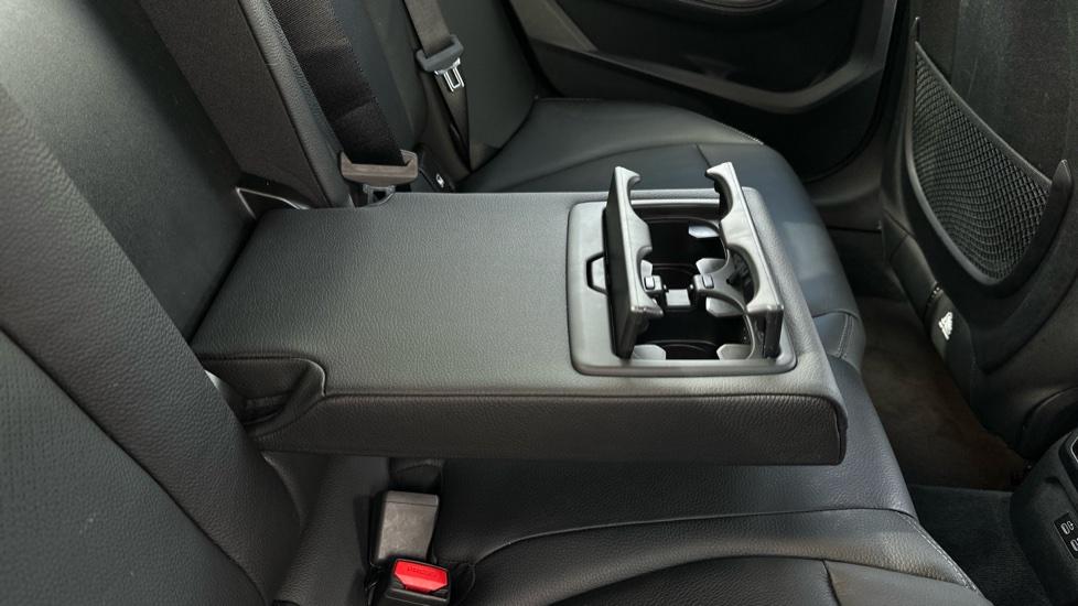 Rear Armrest/ Cup Holder