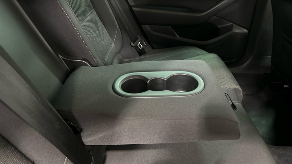 Rear Armrest/ Cup Holder