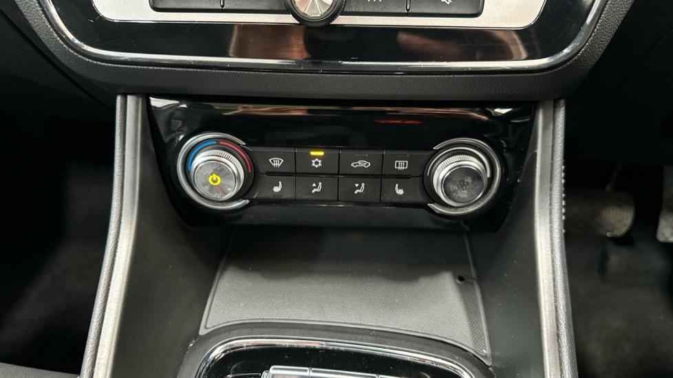 Air Conditioning /Heated Seats 