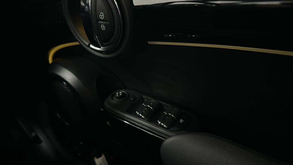 Electric Windows / Wing Mirrors /Ambient Lighting 