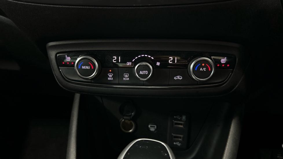 Air Conditioning /Dual Climate Control/Heated Seats 