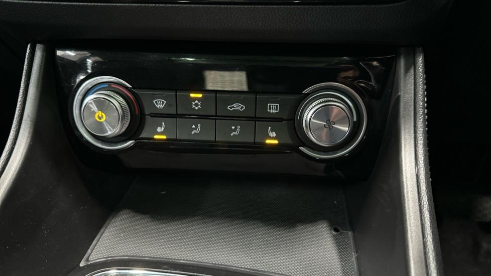 Air Conditioning  / Heated Seats 