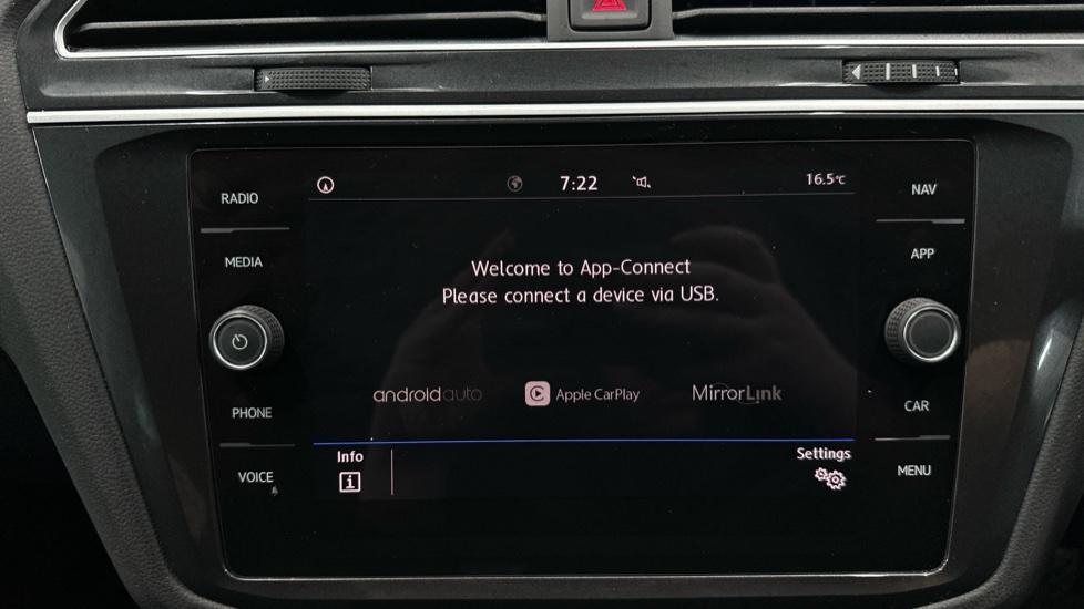 Apple Car Play & Android Auto