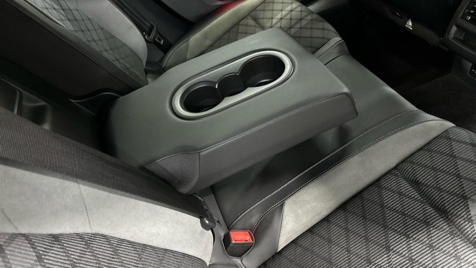 Rear Armrest/ Cup Holder