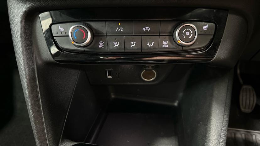 Air Conditioning / Heated Seats