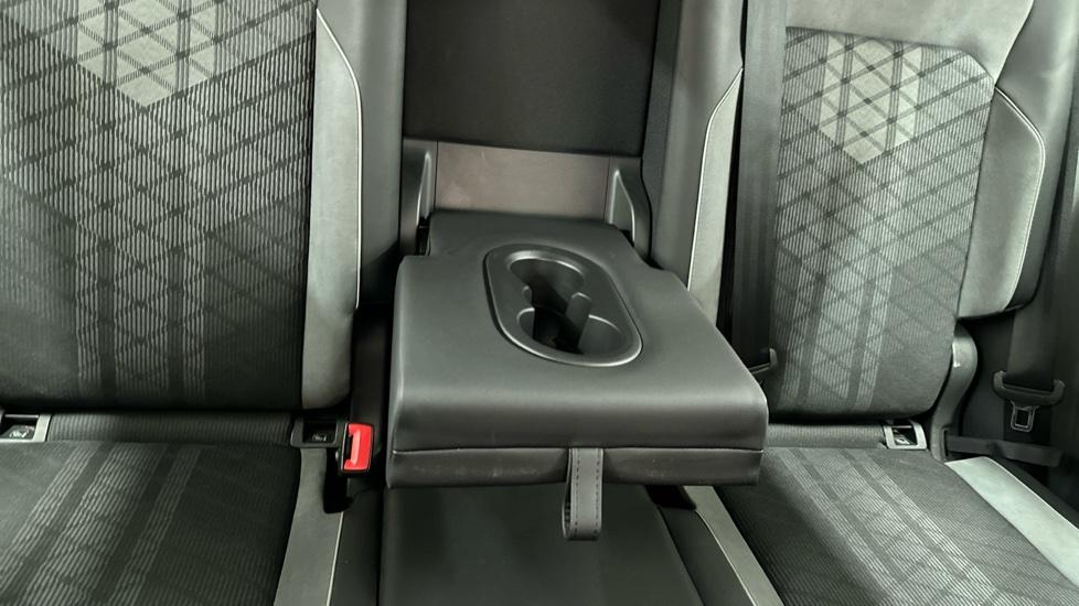 Rear Armrest/ Cup Holder