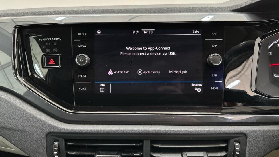 Apple CarPlay / Android Auto