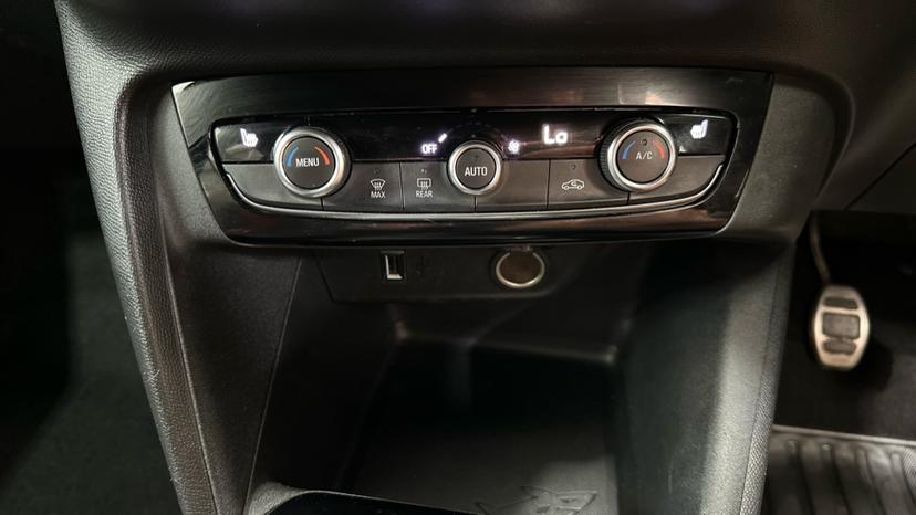 Air Conditioning / Heated Seats