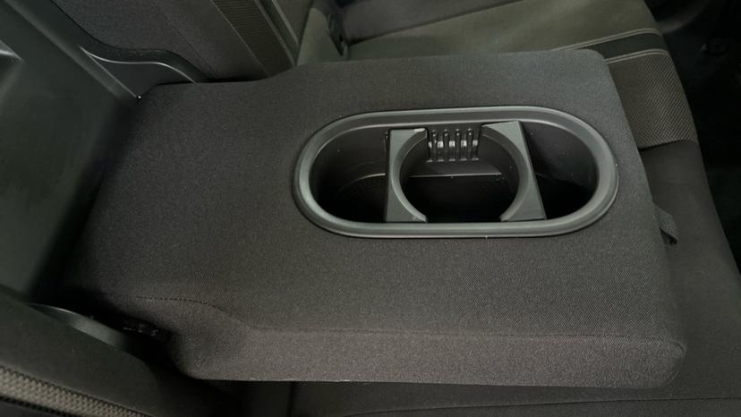 Rear Armrest/ Cup Holder