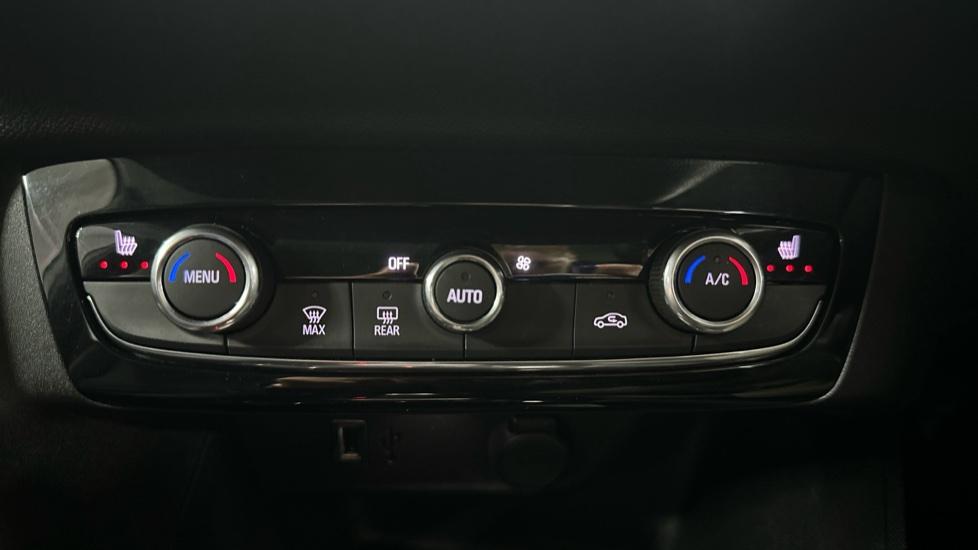 Air Conditioning /Dual Climate Control /Heated Seats 