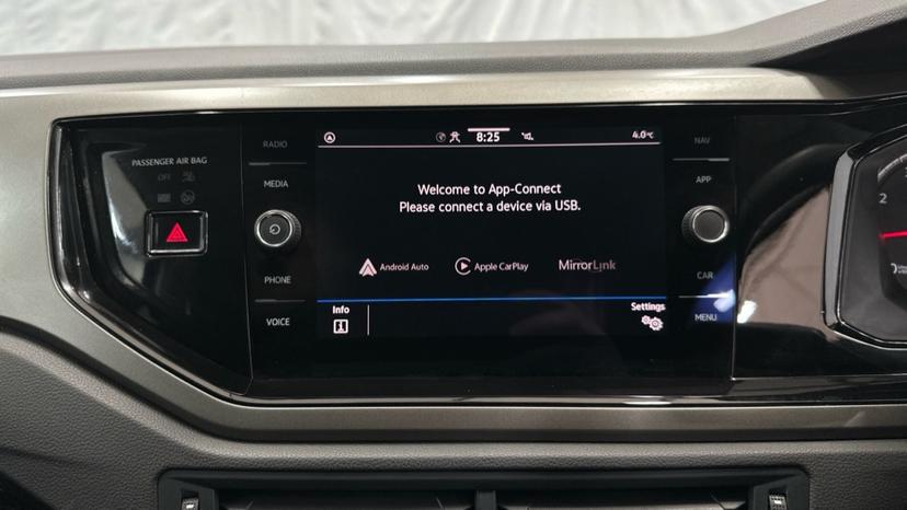 Apple CarPlay / Android Auto