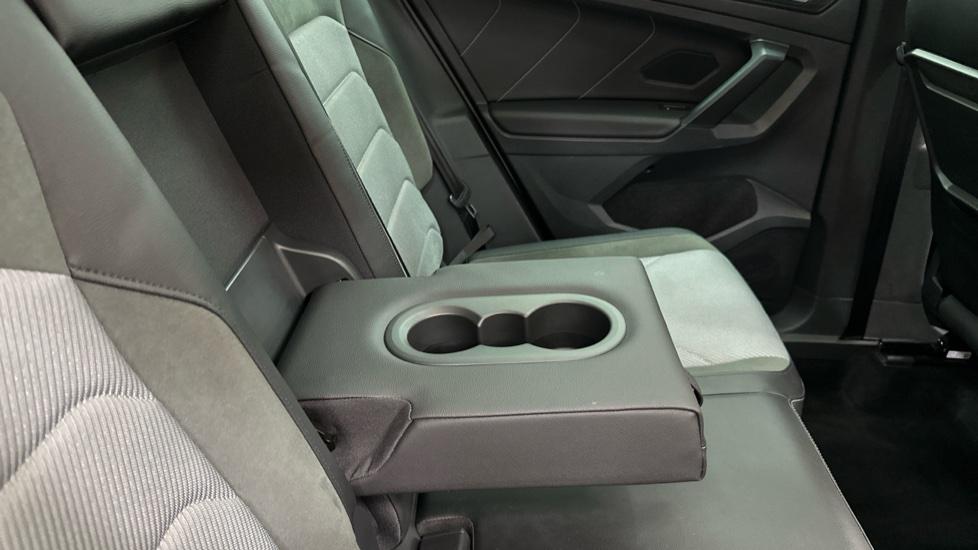 Rear Armrest/ Cup Holder