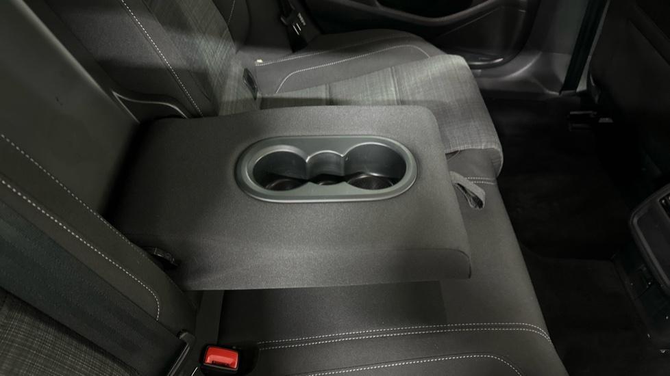 Rear Armrest/ Cup Holder