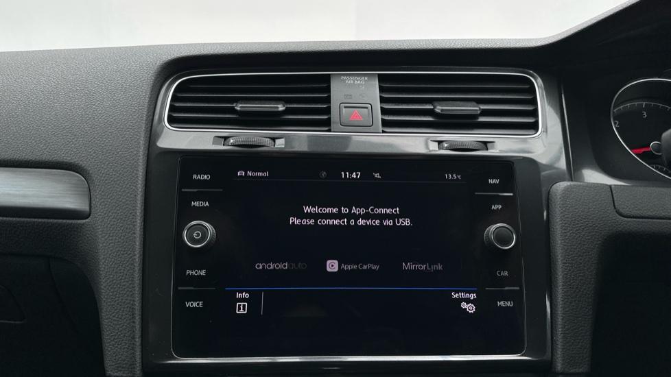 Apple Car Play & Android Auto