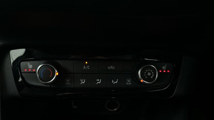 Air Conditioning /Heated Seats 