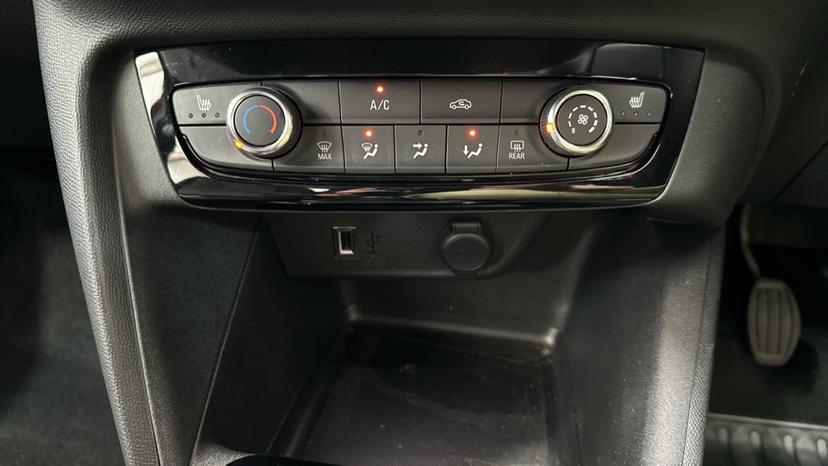 Air Conditioning / Heated Seats